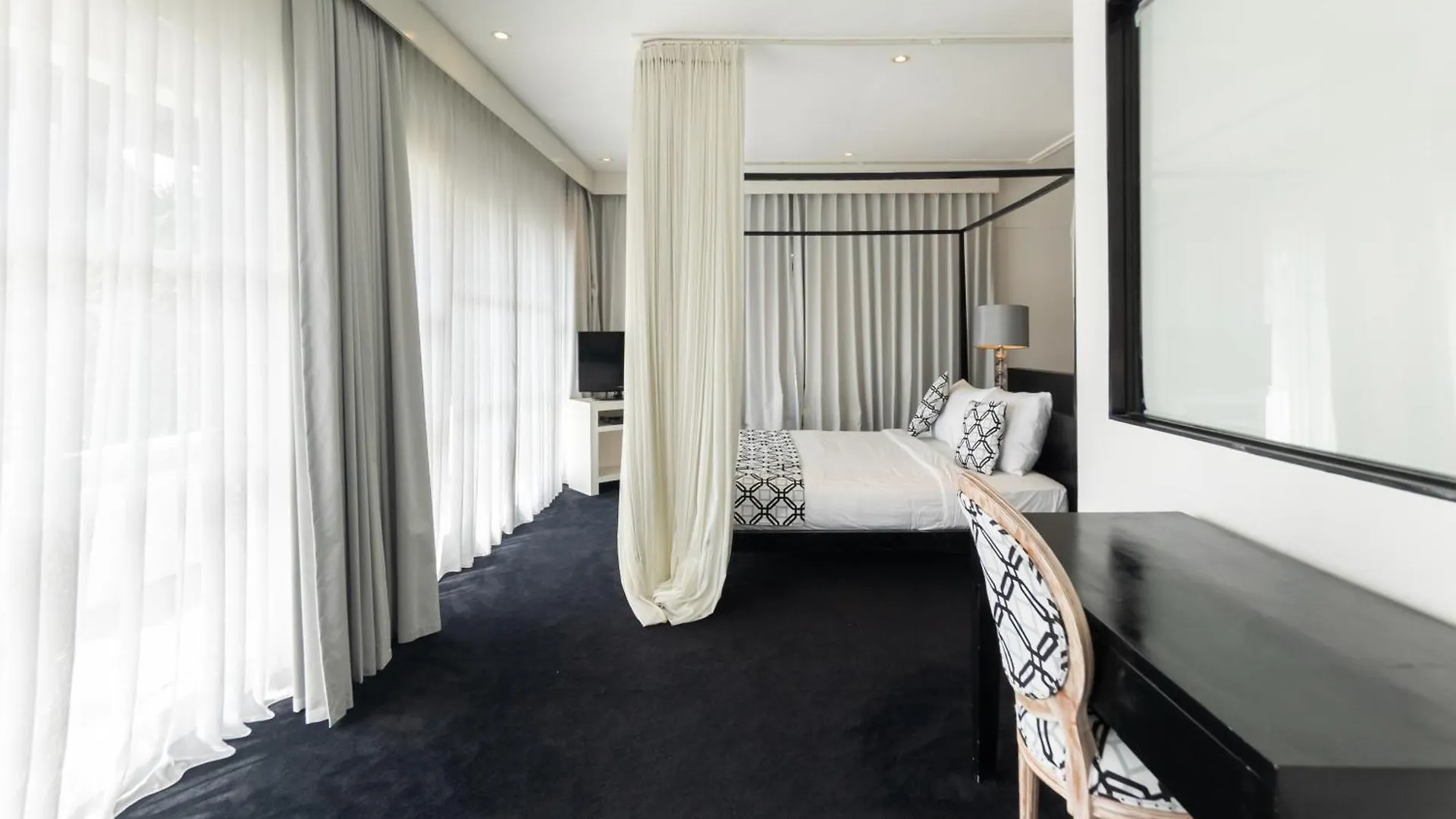 Four On Drupadi Villa Seminyak